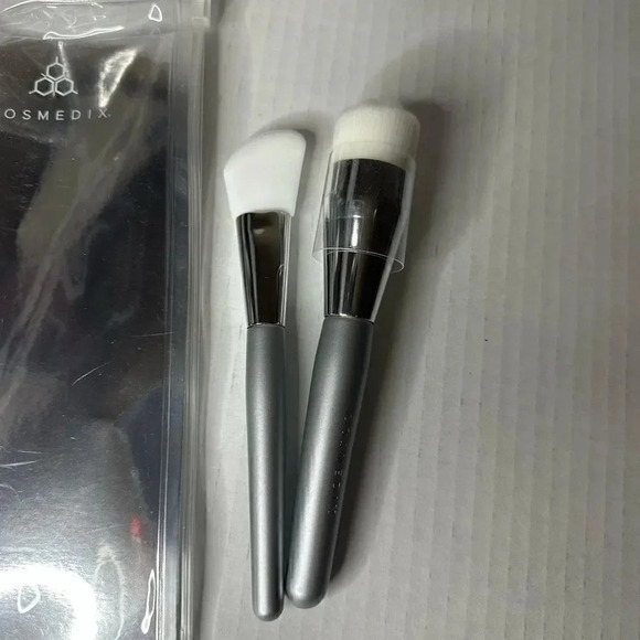 NEW… Cosmedix Skin Care Brushes - Picture 4 of 6